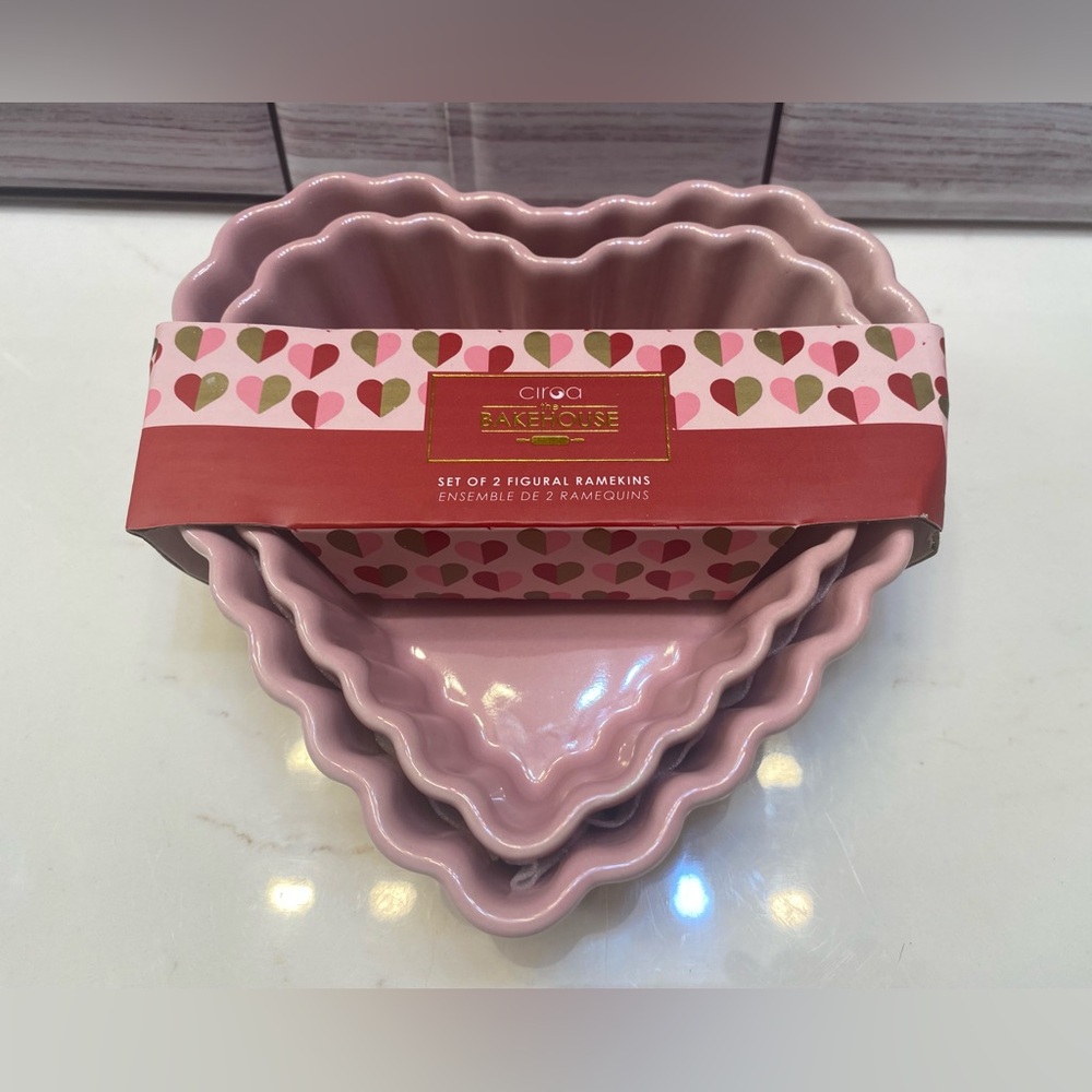 CIROA the Bakehouse ❤️ceramic Heart Figural ramekins set of 2 Pink NWT